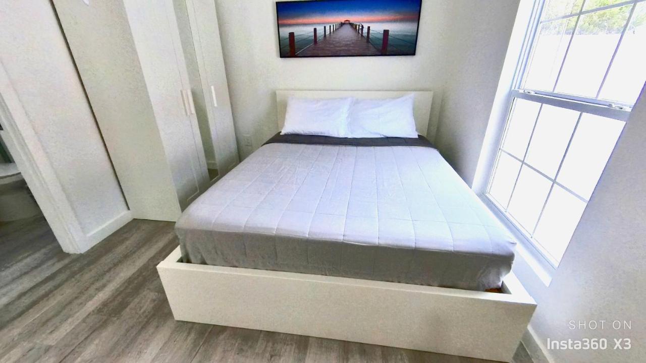 All Modern Studio With Private Entry & Parking. Брандън Екстериор снимка