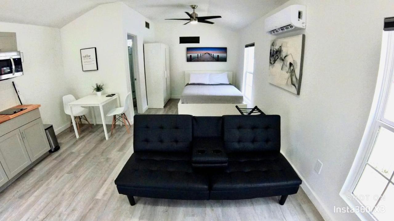 All Modern Studio With Private Entry & Parking. Брандън Екстериор снимка