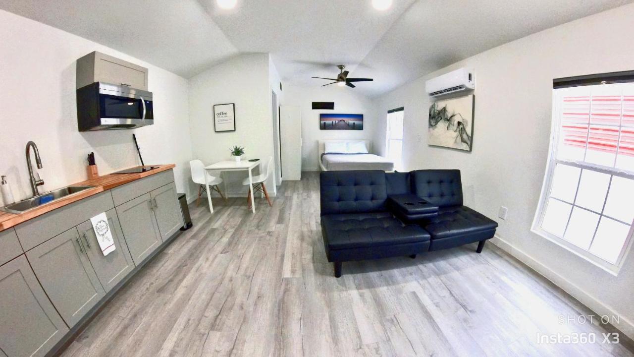 All Modern Studio With Private Entry & Parking. Брандън Екстериор снимка