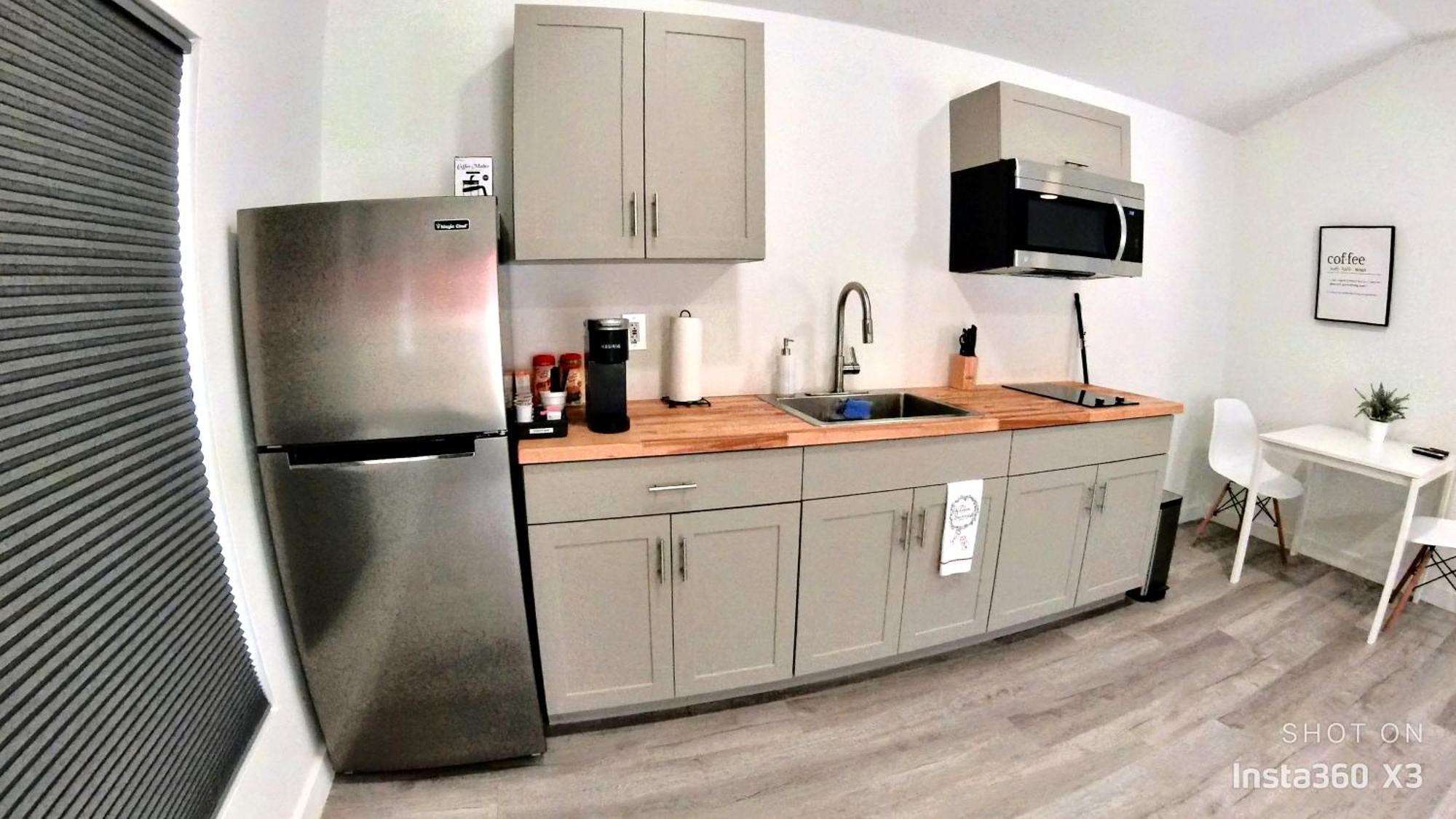 All Modern Studio With Private Entry & Parking. Брандън Екстериор снимка