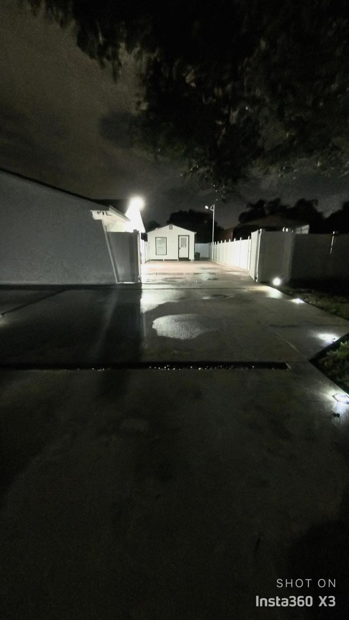 All Modern Studio With Private Entry & Parking. Брандън Екстериор снимка