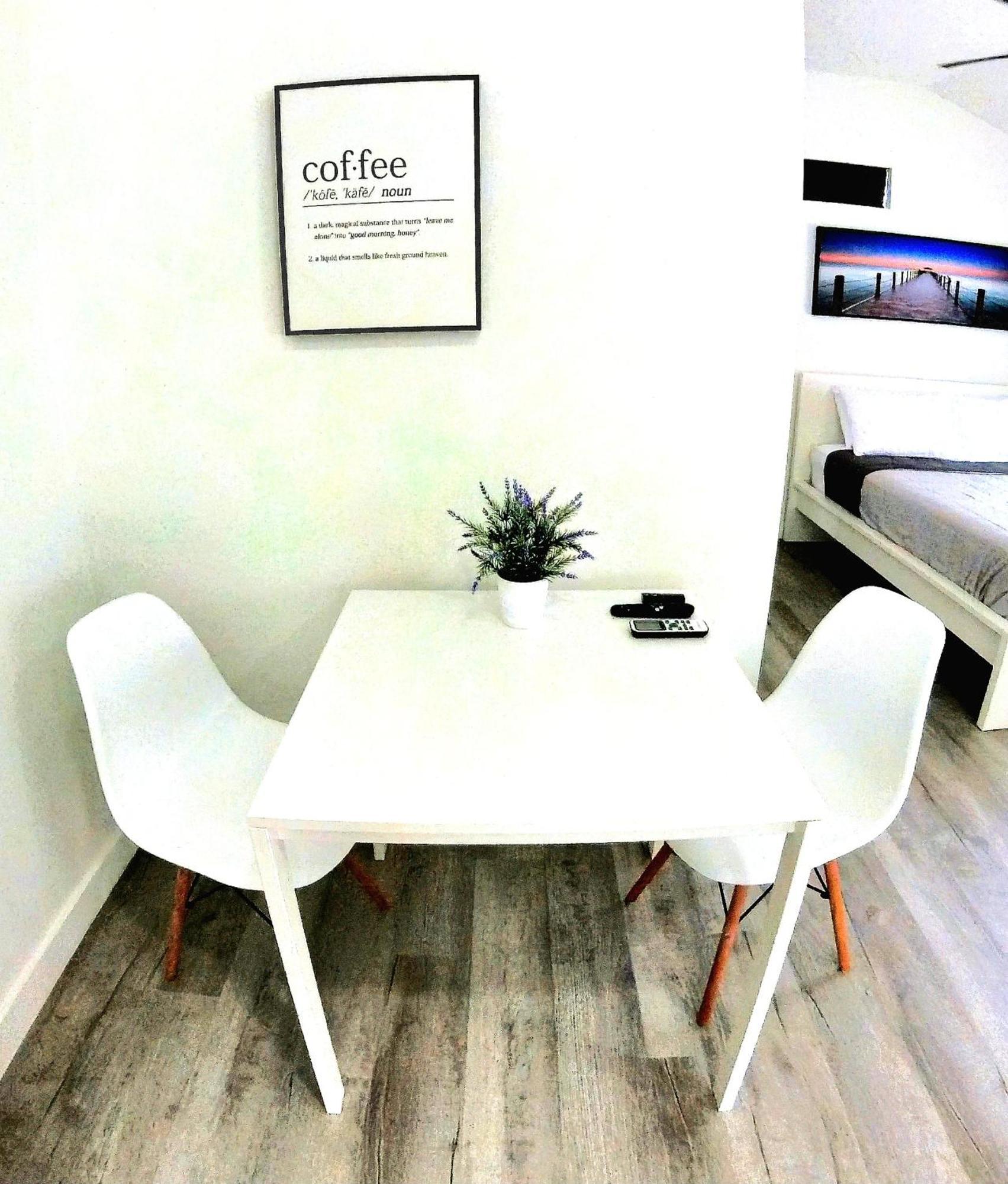 All Modern Studio With Private Entry & Parking. Брандън Екстериор снимка